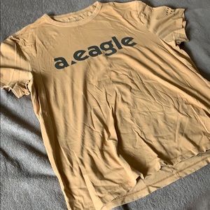 American Eagle beige t shirt